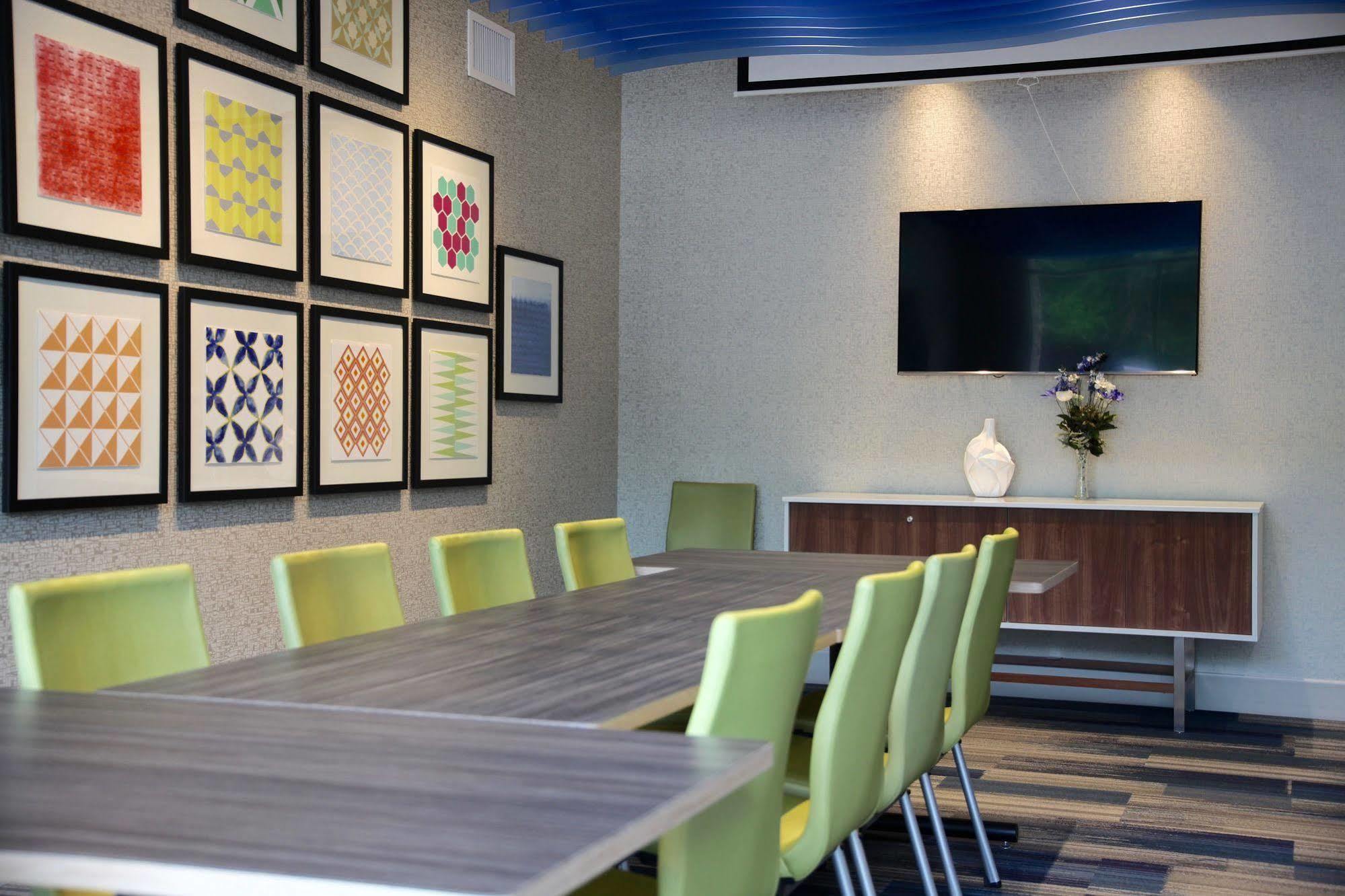 Holiday Inn Express & Suites Oswego By Ihg Экстерьер фото